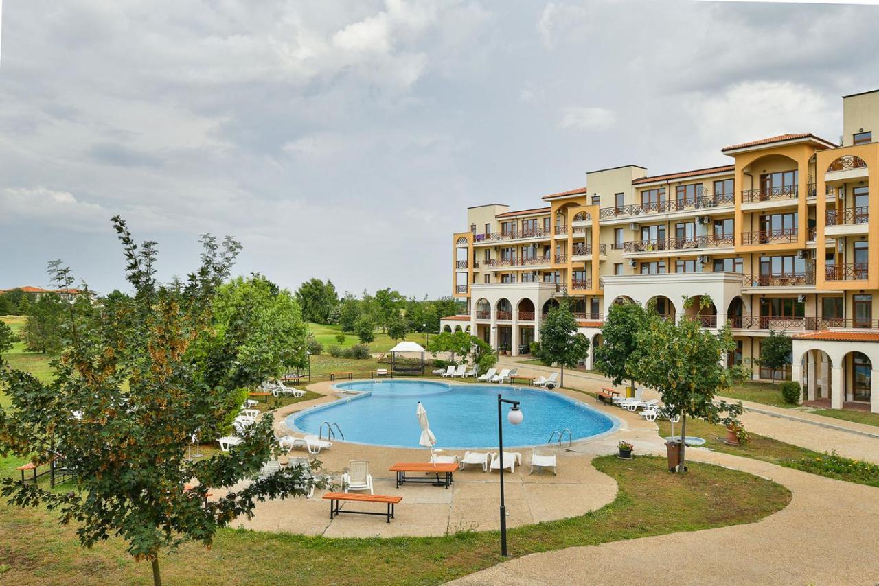 Lighthouse Golf Apart Complex&Villas 발치크 외부 사진