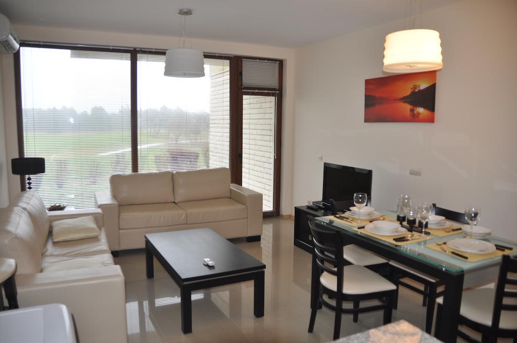 Lighthouse Golf Apart Complex&Villas 발치크 객실 사진