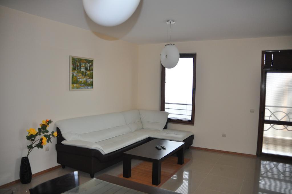 Lighthouse Golf Apart Complex&Villas 발치크 외부 사진