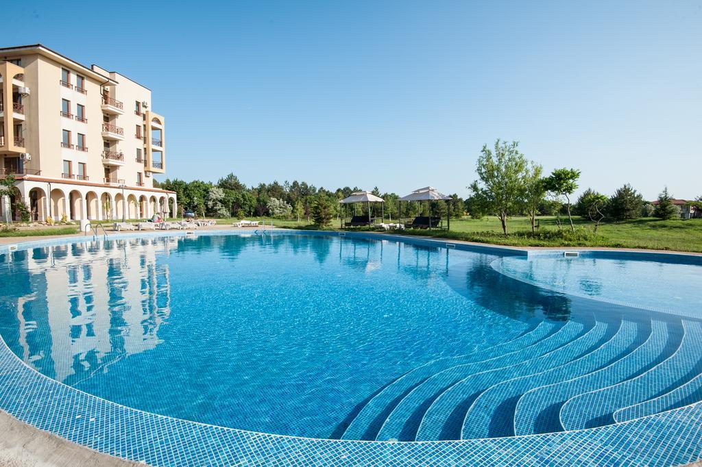 Lighthouse Golf Apart Complex&Villas 발치크 외부 사진