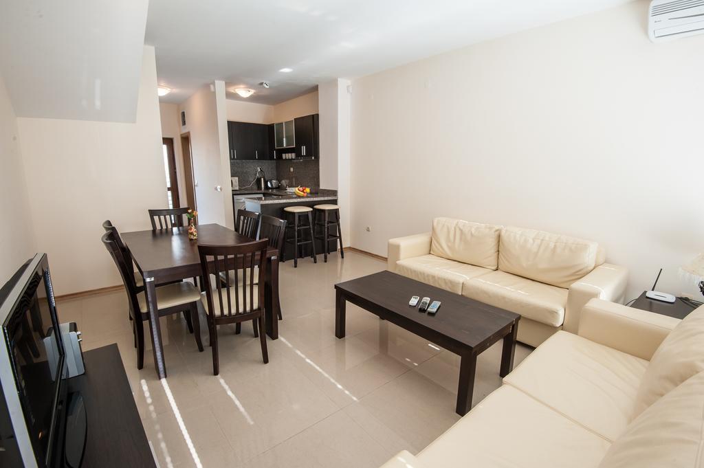 Lighthouse Golf Apart Complex&Villas 발치크 외부 사진