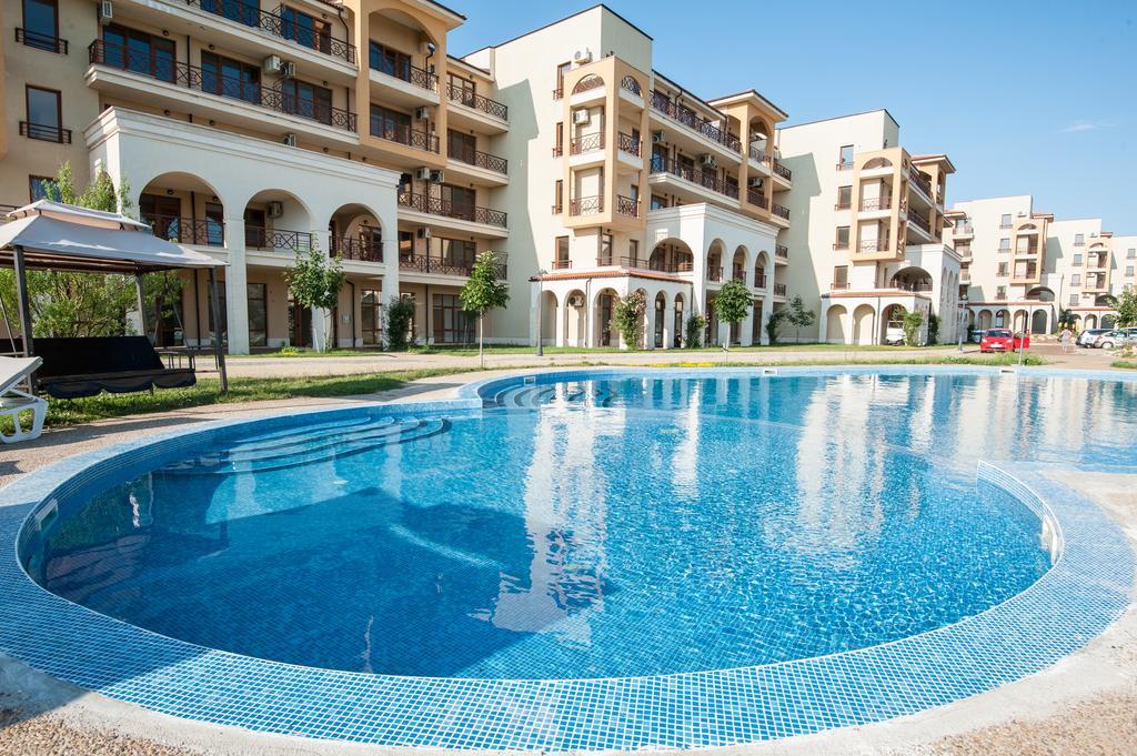 Lighthouse Golf Apart Complex&Villas 발치크 외부 사진